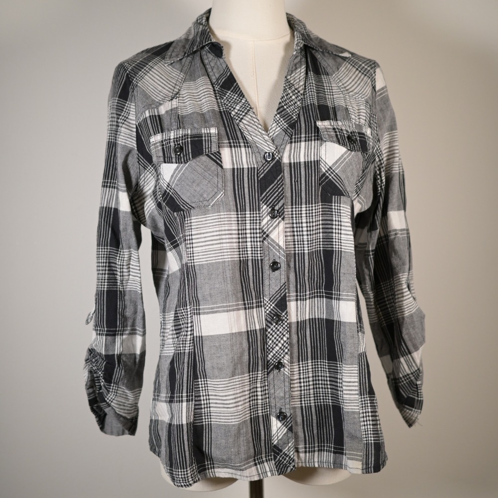 Love Potion Womens Black White Plaid Western Roll Tab Sleeve Button Down Shirt